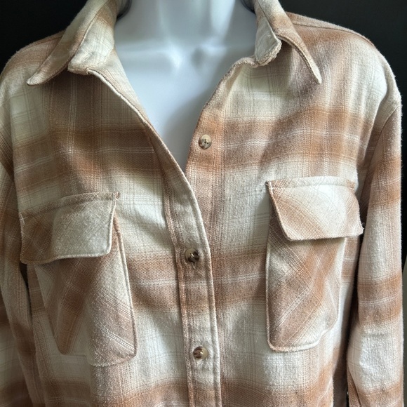 Abercrombie & Fitch Plaid Oversized Shacket - Picture 7 of 10